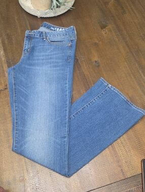 GAP Women’s Medium Blue Boot Cut Jeans